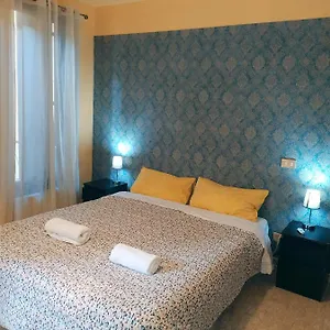 Two Steps From Rialto Bridge , Venedik İtalya