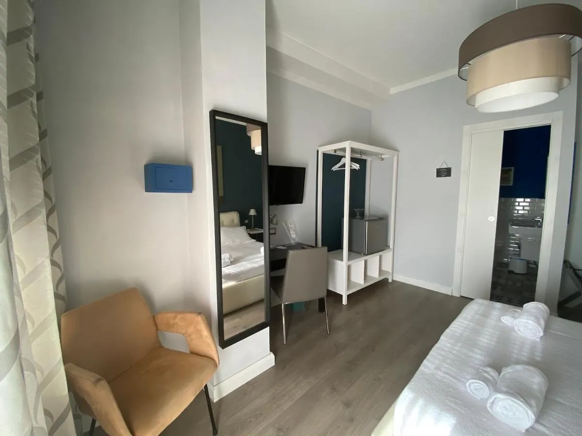Corso Italia Rooms Milano 2*,  İtalya