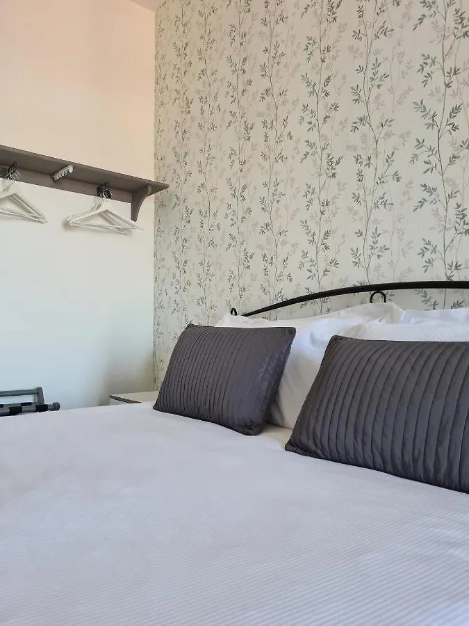 Corso Italia Rooms Milano 2*,
