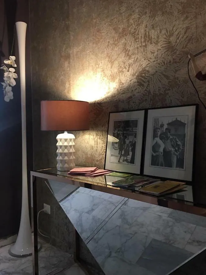 Corso Italia Rooms Milano 2*,  İtalya